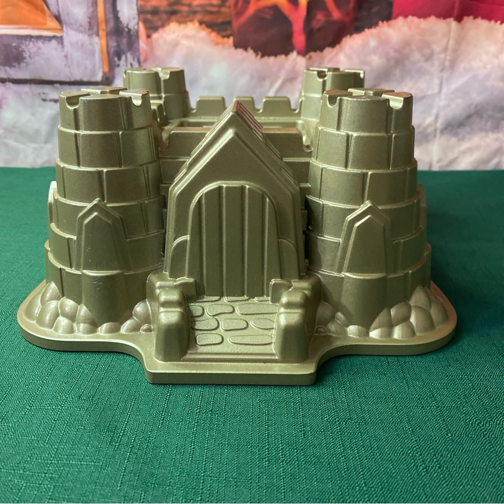 Castle Cake Pan Nordic Ware Sandcastle 10 Cup Cast Aluminum USA Bundt baker